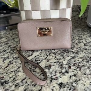 Michael Kors Jet Set Travel Leather Continental Wristlet Wallet Taupe